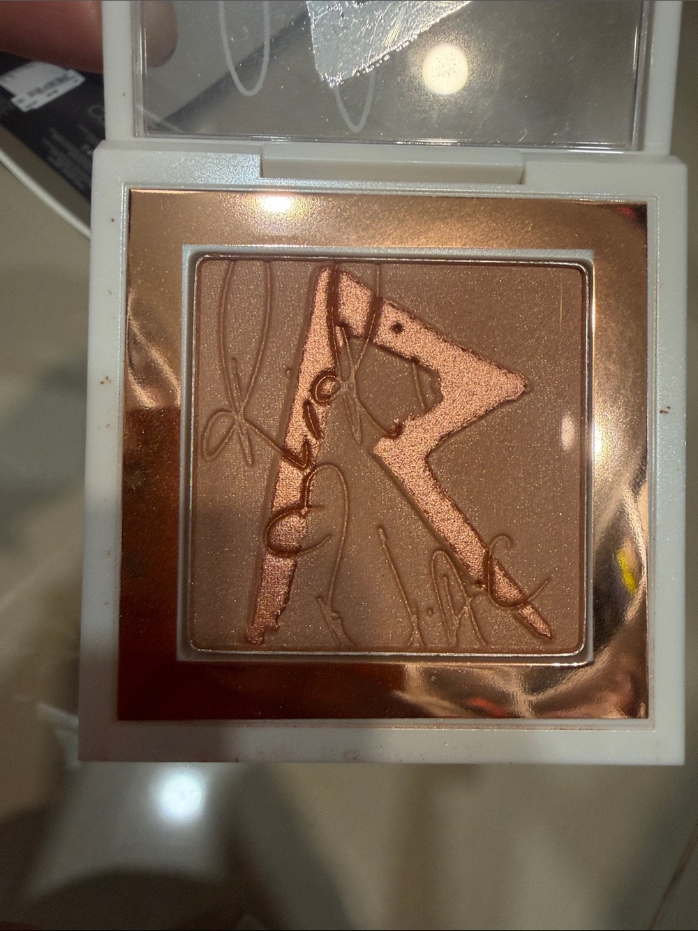 Peachy Bronze Highlighter — Shimmery Rose Gold Glow